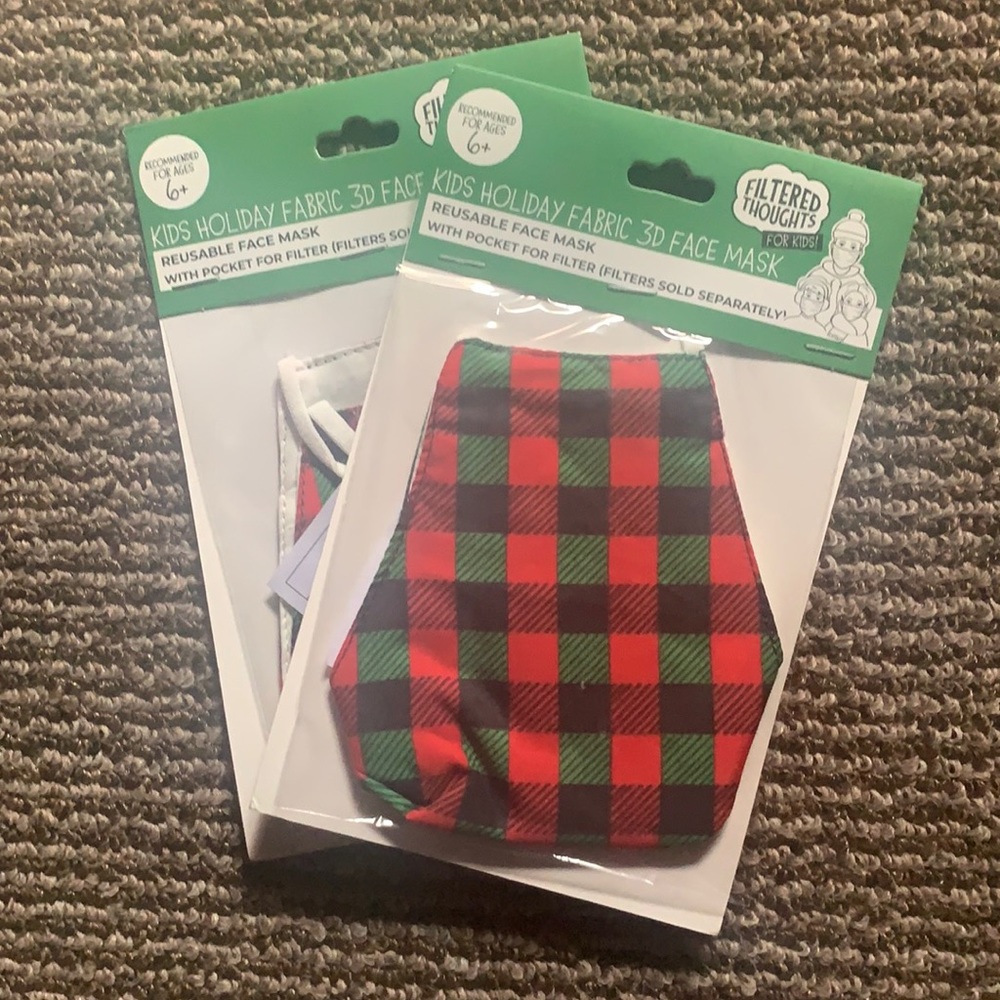 🌸2 kids sized Holiday fabric face masks NEW
